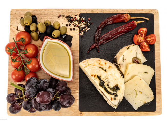 Ser pecorino, oryginalny, z oliwkami, charakterystyczny smak