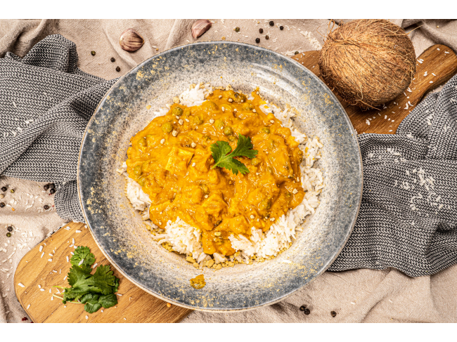Curry jest stosowane w kuchni indyjskiej – nie można bez nich przyrządzić takich potraw jak rasam, sambar, khadi