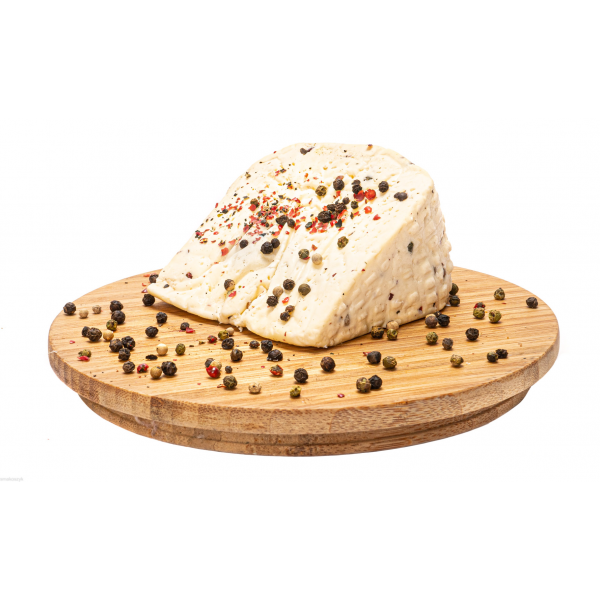 Ser Koryciński z pieprzem kolorowym, z niepasteryzowanego mleka krowiego, lekko ostry w smaku