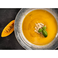 Bazylia do dekoracji, nadaje wykwintny smak w zupach, sosach i pesto, aromatyczna