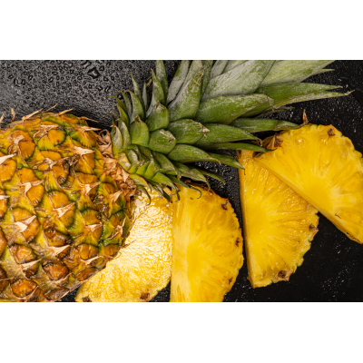 Ananas słodki tropikalny owoc, składnik dżemów i konfitur