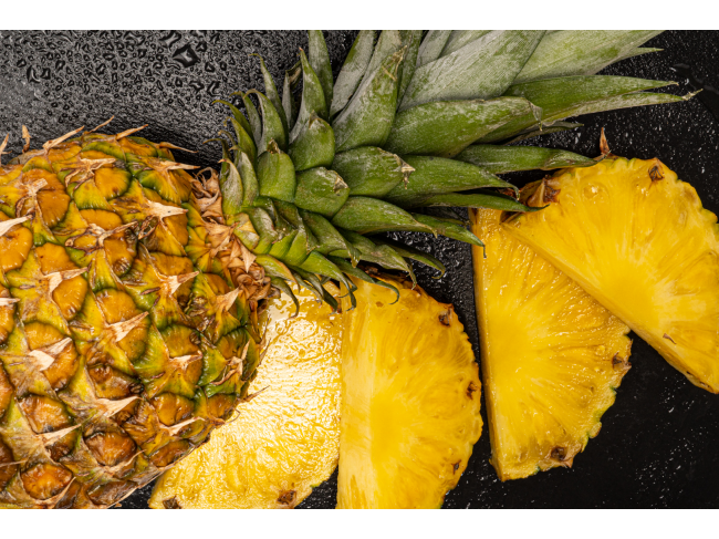 Ananas słodki tropikalny owoc, składnik dżemów i konfitur